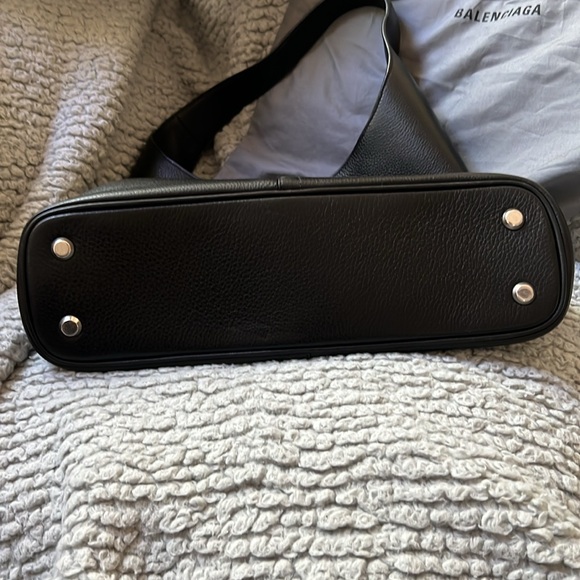 Balenciaga Medium Locker Hobo Bag - Picture 4 of 11